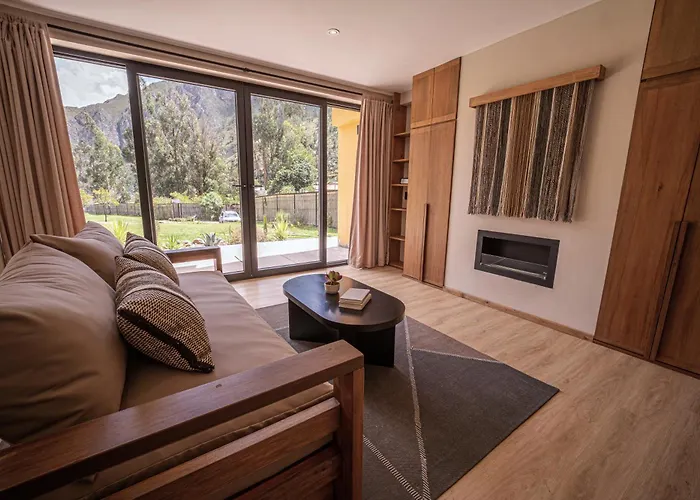 Earth Tones Tiny Homes & Ollantaytambo