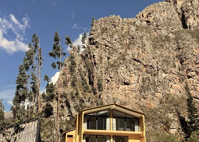Earth Tones Tiny Homes & Ollantaytambo